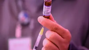 130 trẻ em tử vong, Bangladesh tiêm chủng khẩn cấp chống dịch sởi