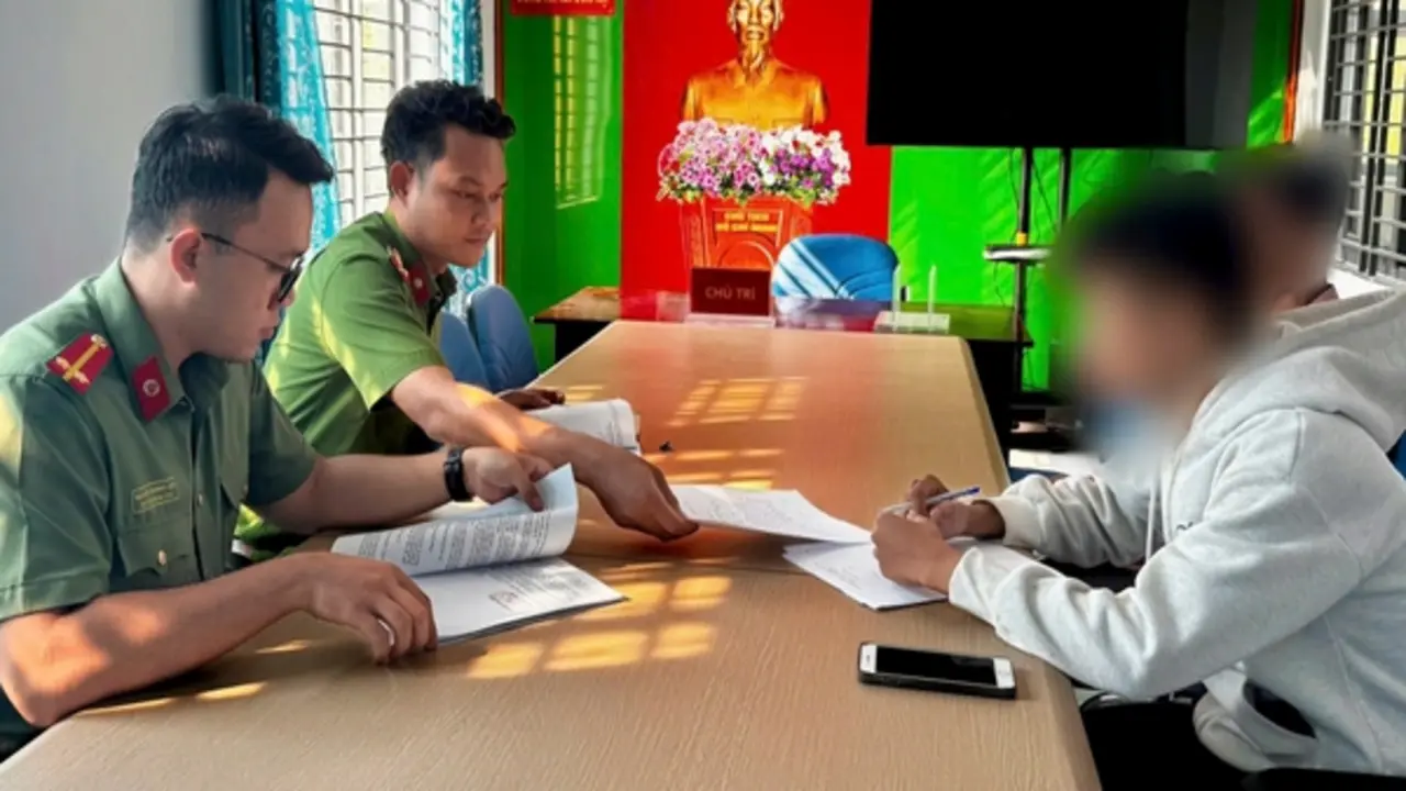 2 người bị phạt vì xúc phạm công an, đăng tin sai sự thật trên mạng xã hội