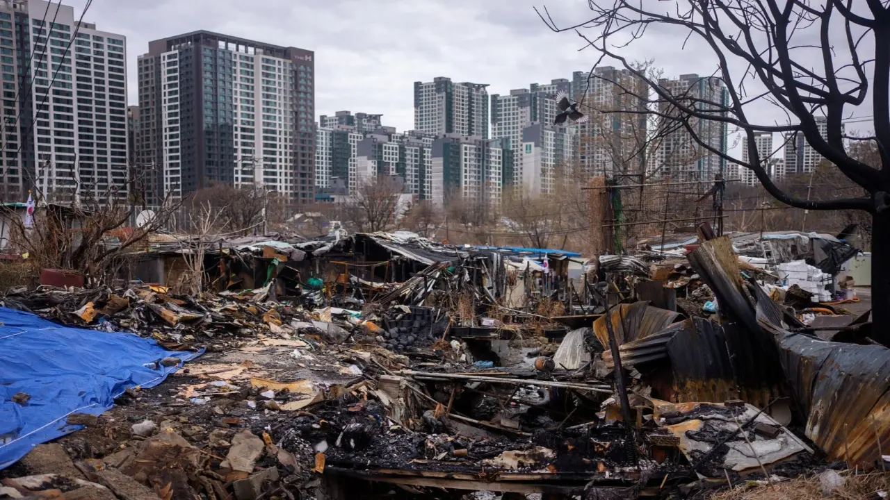 40 năm làm 'người vô hình' giữa phố nhà giàu Gangnam