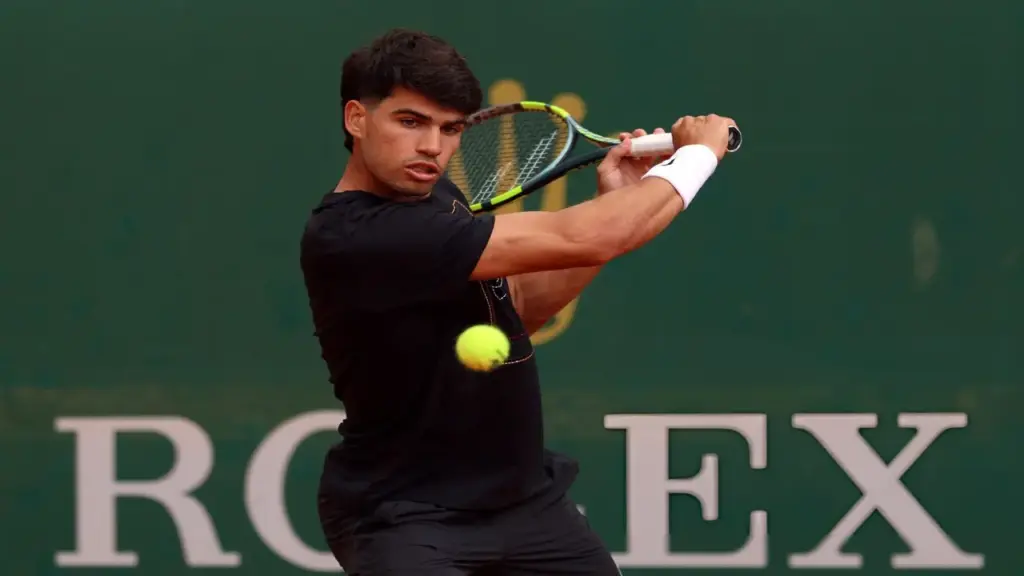 Alcaraz giữ sự điềm tĩnh trước áp lực soán ngôi của Sinner