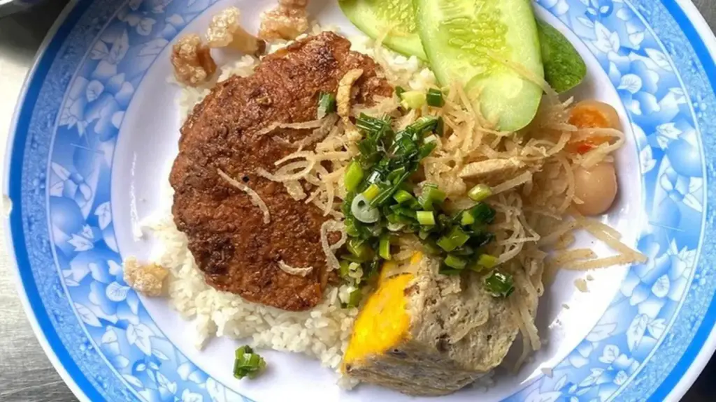 Ăn uống cân bằng để khỏe mạnh, lạm dụng da heo để tăng collagen dễ ôm bụng mỡ