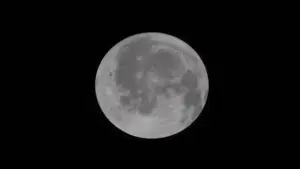 Ảnh cận cảnh Mặt Trăng đầu tiên chụp từ Artemis II