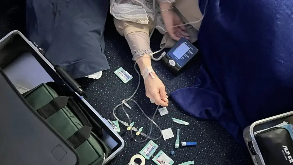 Bác sĩ Việt cứu hành khách Nhật ngất xỉu trên máy bay