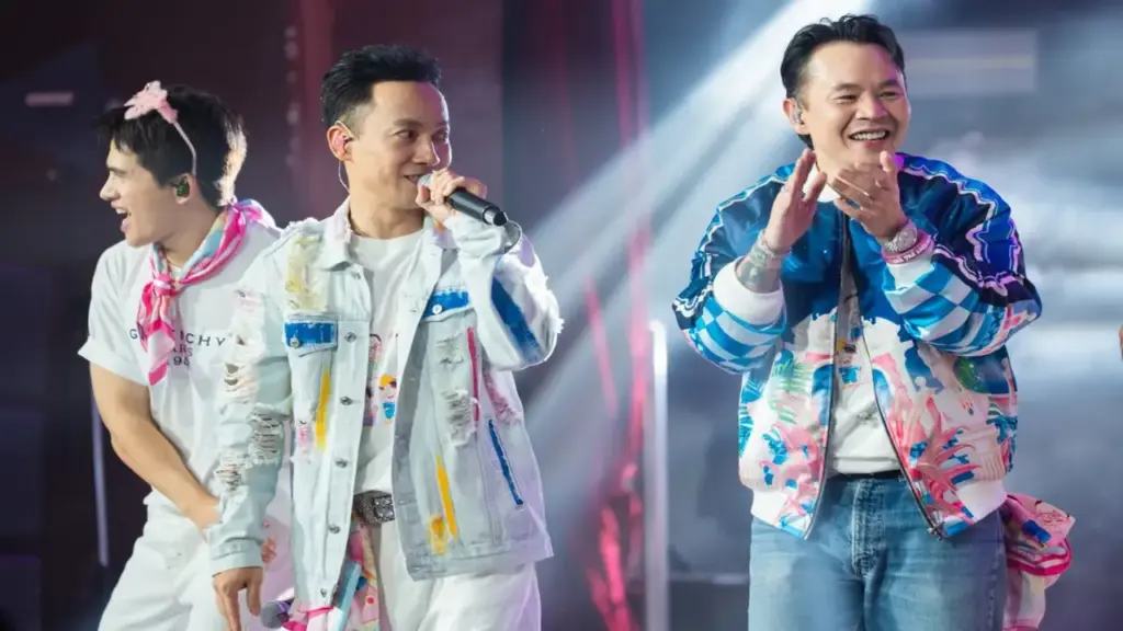 Bandana: Từ 'mảnh vải nổi loạn' đến vật phẩm yêu thích