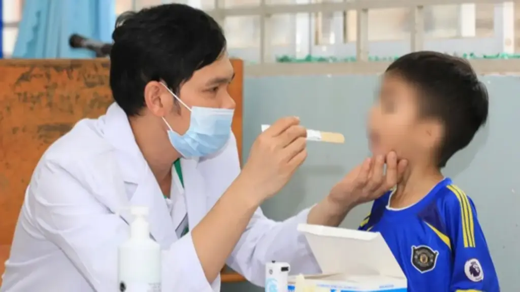 Bệnh viện Nhi đồng 2 tầm soát tim bẩm sinh cho 500 trẻ em tại xã Phú Giáo