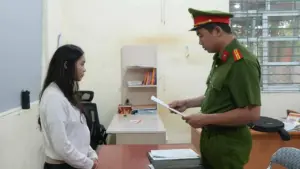 Bốn cô gái livestream khiêu dâm dụ 30.000 người xem