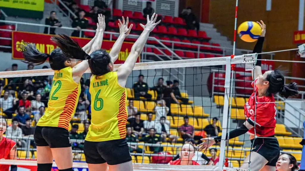 Bóng chuyền nữ: Binh chủng Thông tin lại thua 'sốc', Hà Nội gây bất ngờ