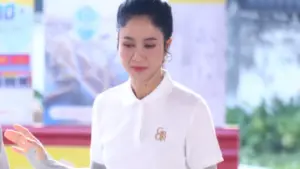 Ca sĩ bolero khóc nghẹn trên sóng truyền hình