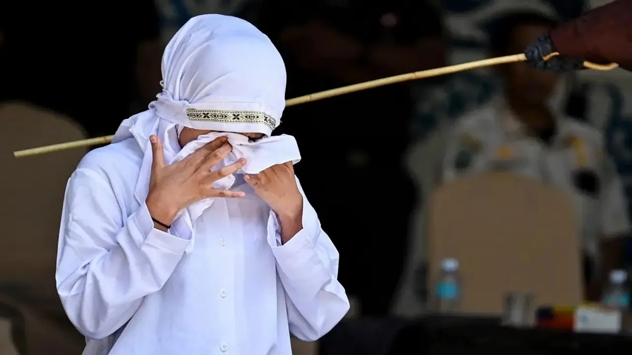 Cặp đôi bị phạt 200 roi vì quan hệ khi chưa kết hôn