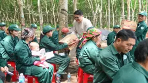 Chăm lo thiết thực đời sống người lao động ngành cao su