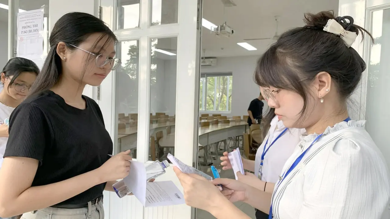 Chấm thi đánh giá năng lực ĐH Quốc gia TP.HCM: Khép kín nhiều lớp, máy 'offline'