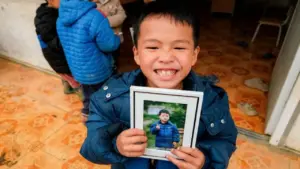 Chàng trai chụp 10.000 ảnh kỷ yếu cho trẻ vùng cao