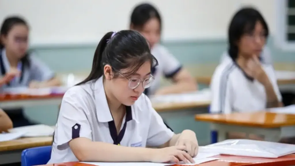 Chất lượng giáo dục địa phương sau sáp nhập nhìn từ đối sánh điểm thi tốt nghiệp THPT