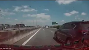 Chuyển làn ẩu trên cao tốc TP.HCM - Long Thành - Dầu Giây, tài xế bị phạt 5 triệu đồng