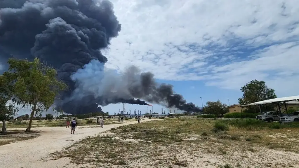 Cơ sở lọc dầu bị tấn công, Iran phóng tên lửa vào các nước vùng Vịnh