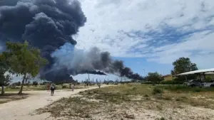 Cơ sở lọc dầu bị tấn công, Iran phóng tên lửa vào các nước vùng Vịnh