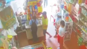 Công an Huế mời chủ tạp hóa đánh liên tiếp vào mặt nam sinh, lên làm việc