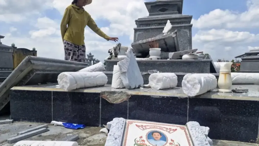 Công an vào cuộc điều tra vụ mộ mẹ Việt Nam anh hùng bị đập phá