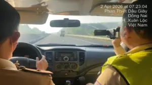 CSGT dùng ô tô 'hóa trang' quay video lỗi vi phạm trên cao tốc để phạt nguội