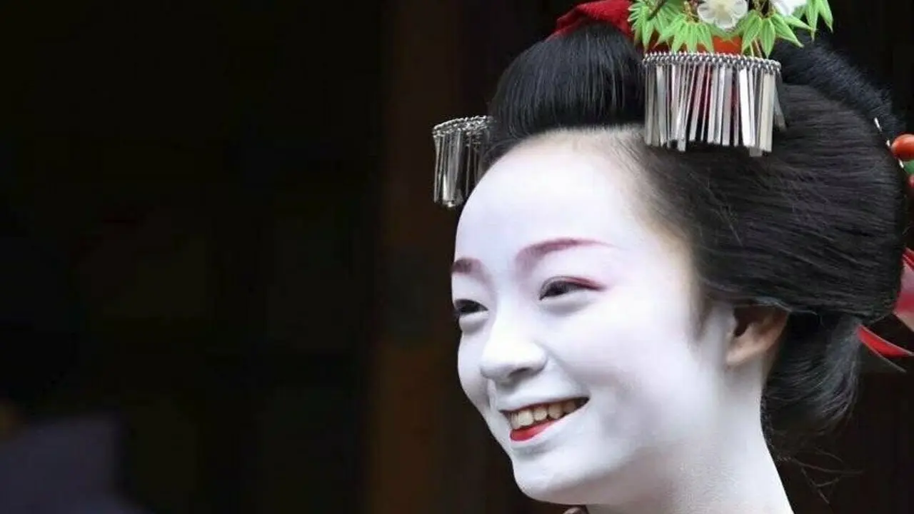 Cựu học viên tiết lộ mặt tối của thế giới geisha Nhật Bản
