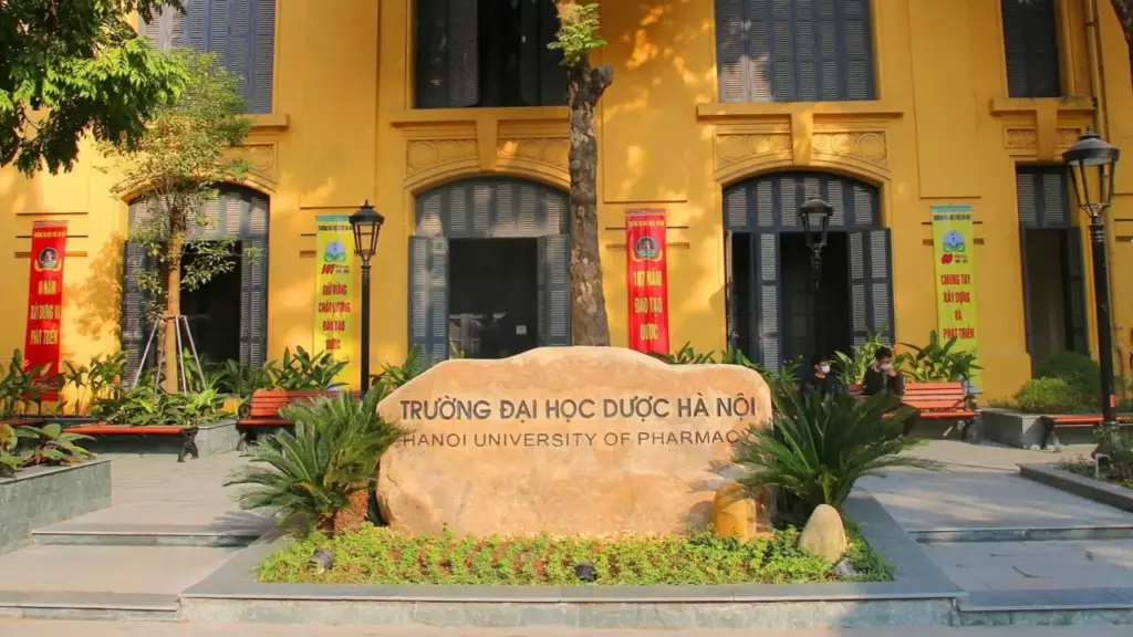 Đại học Dược Hà Nội thêm hai tổ hợp, không quy đổi điểm IELTS