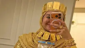 Danh tính của cô dâu Dubai "phủ vàng" từ đầu tới chân gây tranh cãi