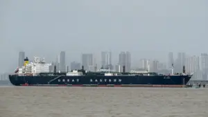 Giá khí đốt tự nhiên châu Âu lao dốc, đã có 2 tàu qua eo biển Hormuz