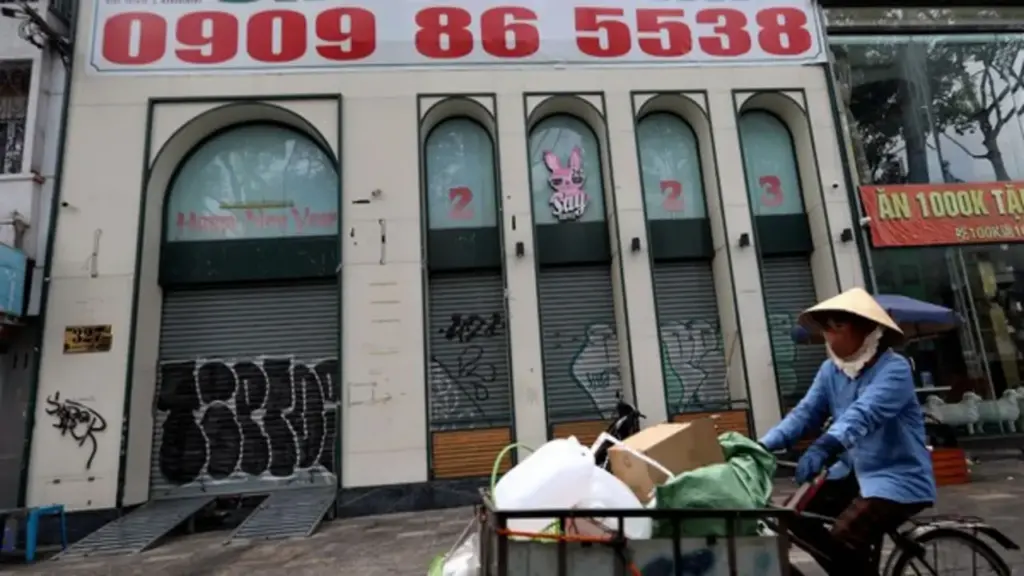 Hàng loạt 'mặt tiền vàng' trung tâm TP.HCM ế ẩm bỏ trống