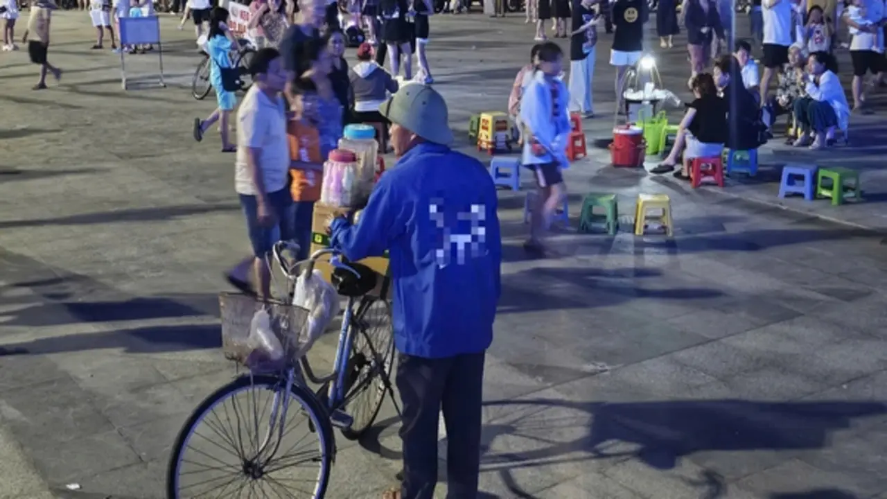 Hàng rong tái diễn, loa kẹo kéo 'tấn công' công viên Bãi Sau Vũng Tàu