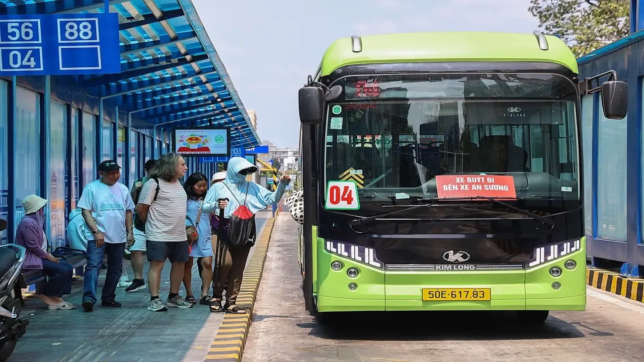'Hệ thống xe buýt TP HCM quá mỏng, mới đáp ứng nhu cầu tối thiểu'
