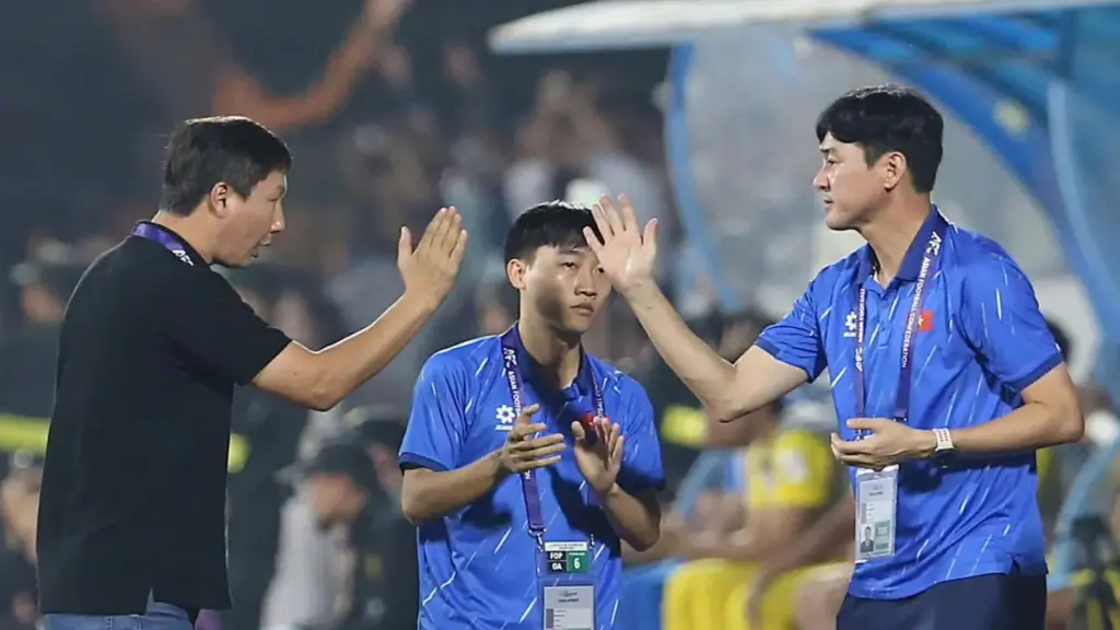 HLV Kim chia tay trợ lý số 1 ở tuyển Việt Nam