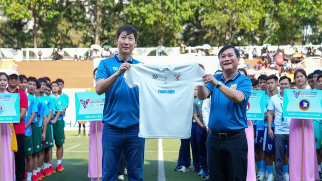 HLV Kim Sang-sik sẽ dự khán chung kết giải TNSV quốc tế 2026