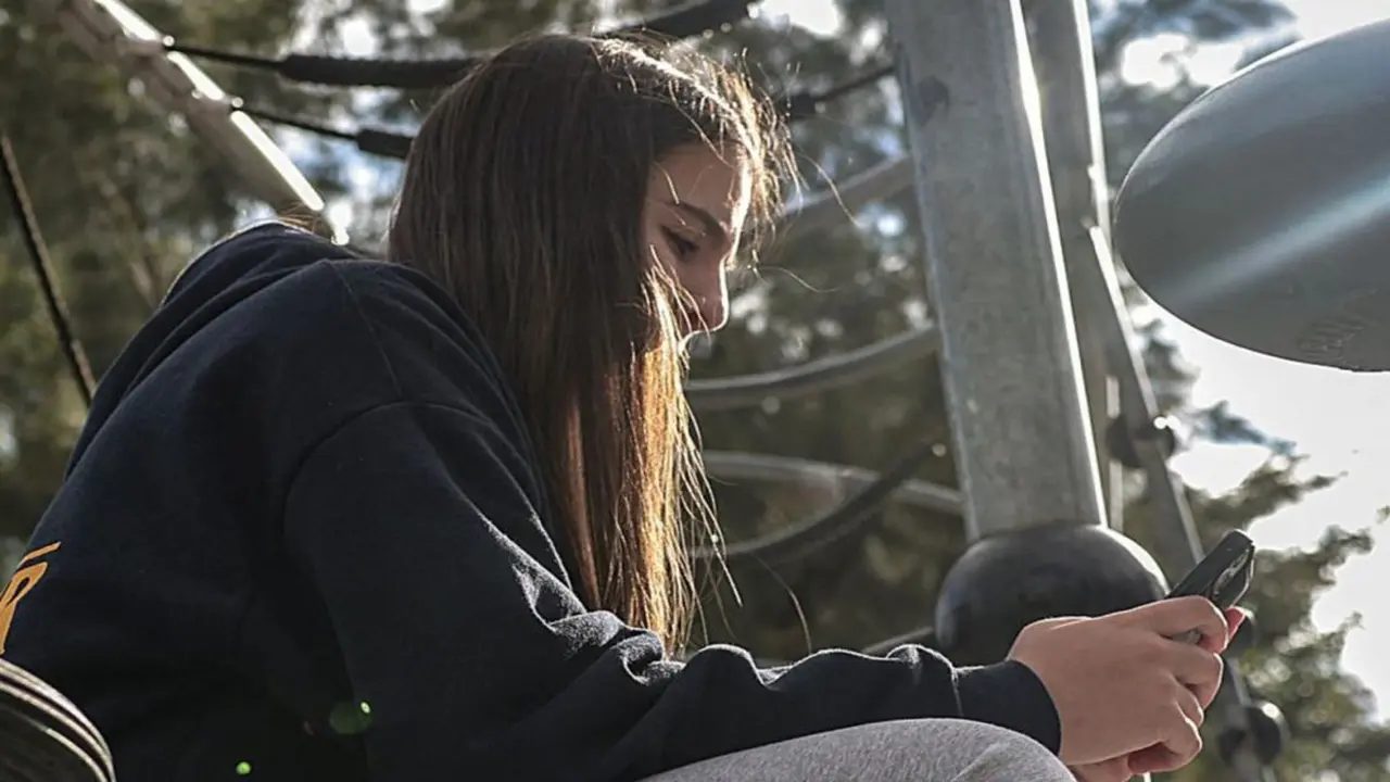 Hy Lạp siết mạng xã hội, cấm người dùng dưới 15 tuổi