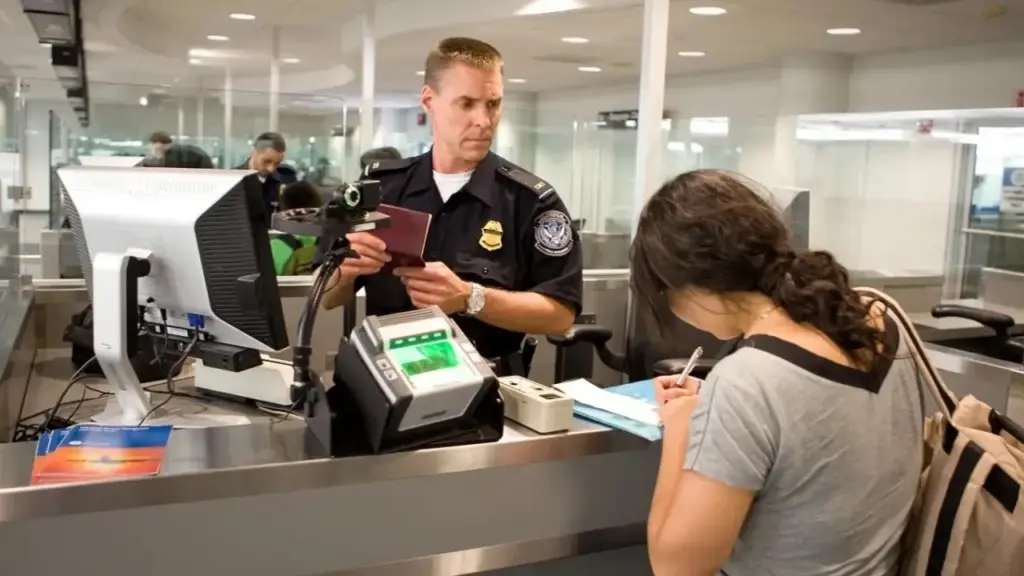 ICE có thể truy quét mạng lưới 'du lịch sinh con' lấy quốc tịch Mỹ