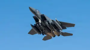 Israel 'hoãn không kích' khu vực nghi có phi công Mỹ ở Iran