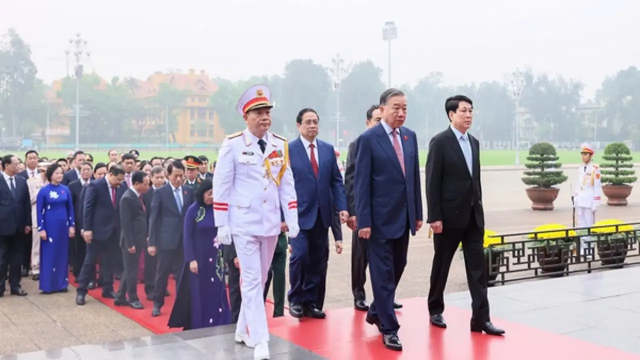 Lãnh đạo Đảng, Nhà nước, đại biểu Quốc hội vào Lăng viếng Chủ tịch Hồ Chí Minh