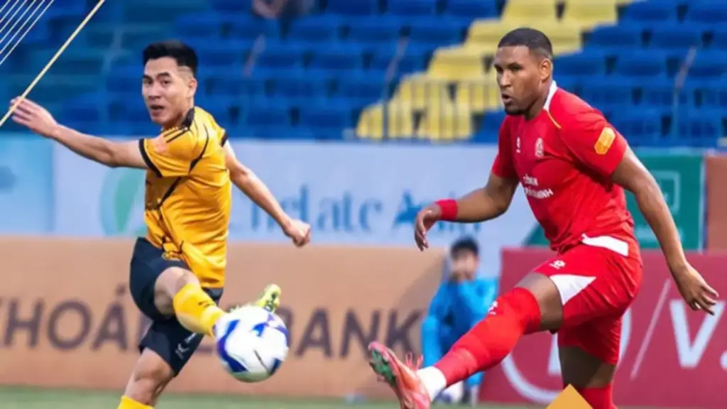 Lê Giang Patrik và… HLV Huỳnh Đức bất lực, Thanh Hóa 'hủy diệt' CLB CA TP.HCM với tỷ số choáng váng!