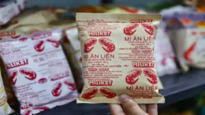 Mỳ gói 'hai con tôm' lãi thấp nhất 4 năm
