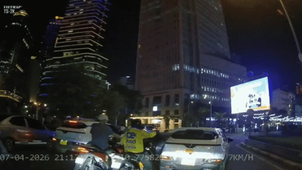 Nam thanh niên bị tấn công bằng hung khí sau va chạm giao thông