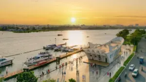 Ngắm hoàng hôn châu Âu thơ mộng giữa lòng Van Phuc City