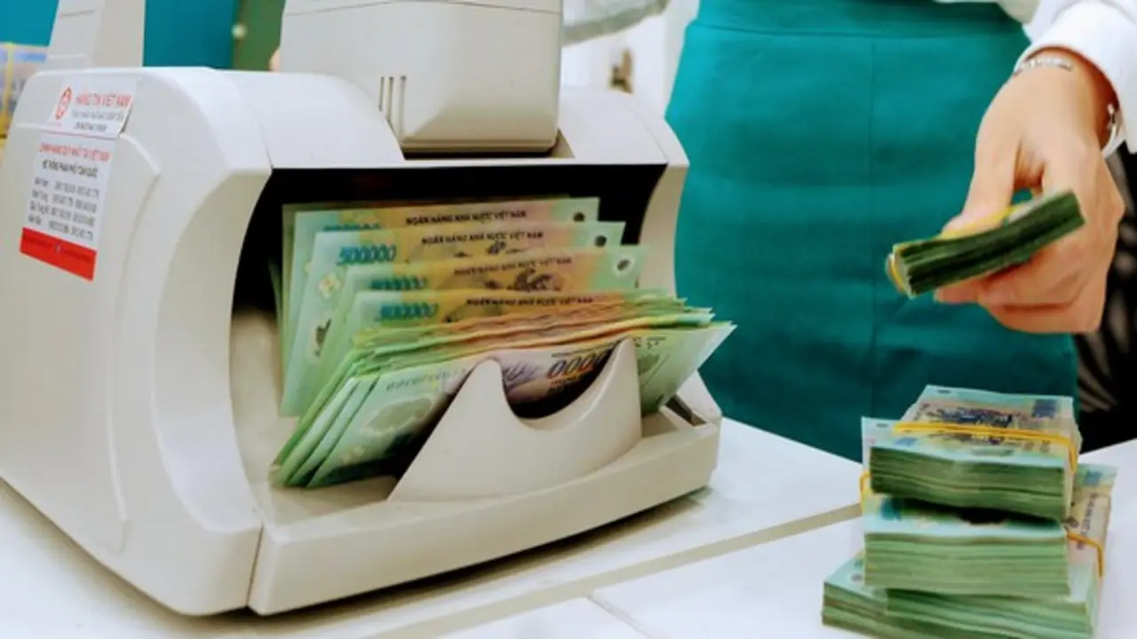 Ngân hàng đồng loạt giảm lãi suất tiết kiệm 0,5%/năm