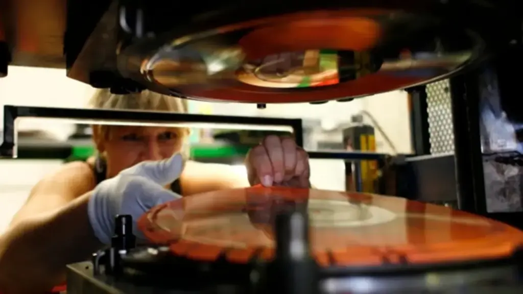 Nghe đĩa than có gì đặc biệt mà khiến dân chơi nhạc 'nghiện'?