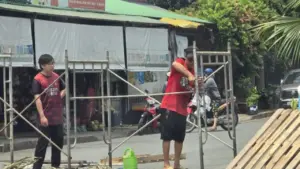 Người dân rào đường vào khu dân cư Phúc Long ở Tây Ninh