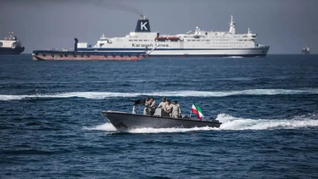 Những quốc gia nào đã đạt thỏa thuận riêng với Iran để đi qua eo biển Hormuz?