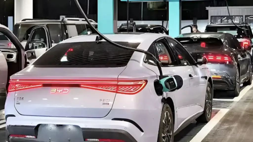 Ô tô điện BYD sạc 5 phút di chuyển quãng đường 500 km