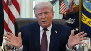 Ông Trump: Iran còn 48 giờ để mở cửa eo biển Hormuz