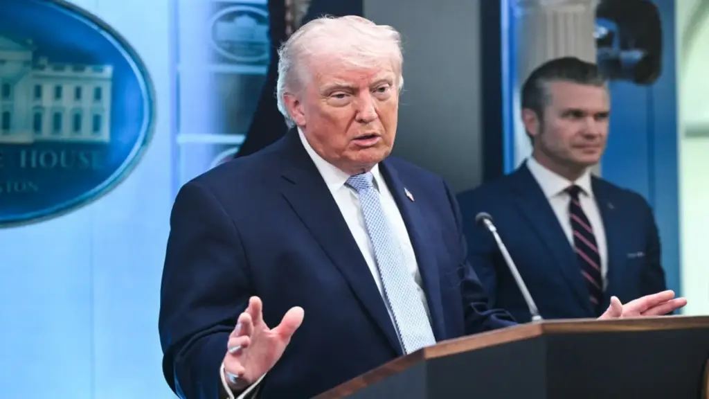 Ông Trump: 'NATO không có mặt khi chúng tôi cần họ. Đừng quên Greenland!'