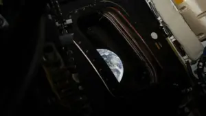 Phi hành đoàn Artemis II vượt mốc 'nửa đường tới Mặt Trăng'