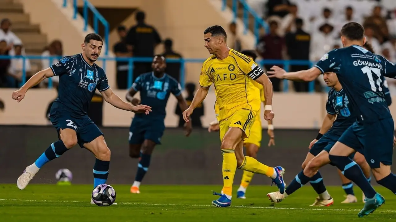 Ronaldo giúp Al Nassr thắng trận thứ 16 liên tiếp