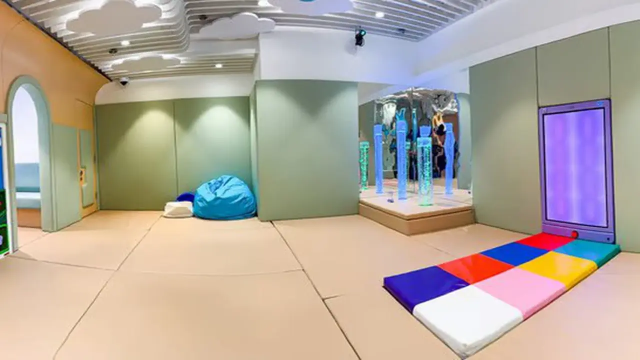 Sân bay Hong Kong mở khu giải tỏa căng thẳng miễn phí cho hành khách